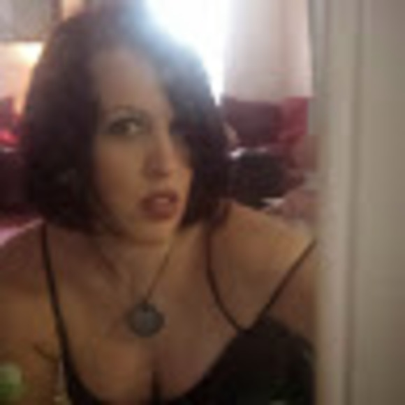 Meet your Posher, Holly - Picture 1 of 1